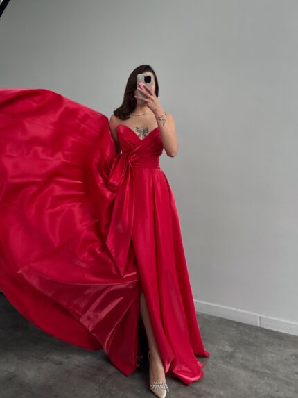 Melinda Straplez Saten Görünümlü Kırmızı Abiye